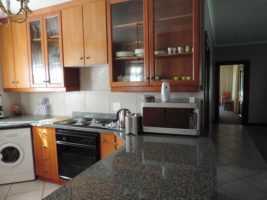 Milkwood Lodge Hermanus Exterior photo